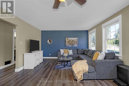 226 Daniel Street, Erin, ON - Indoor Photo Showing Living Room