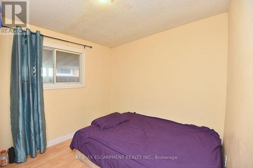 33 Fielding Crescent, Hamilton (Lawfield), ON - Indoor Photo Showing Bedroom