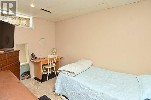 33 Fielding Crescent, Hamilton (Lawfield), ON - Indoor Photo Showing Bedroom