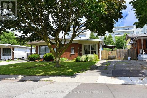 33 Fielding Crescent, Hamilton, ON - Outdoor With Facade