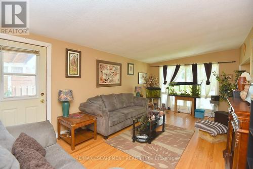 33 Fielding Crescent, Hamilton (Lawfield), ON - Indoor Photo Showing Living Room