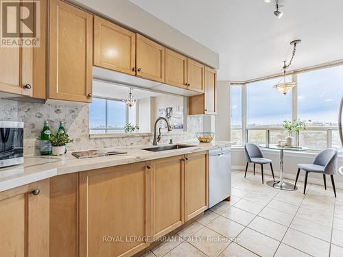 720 - 1700 Eglinton Avenue E, Toronto (Victoria Village), ON - Indoor Photo Showing Kitchen