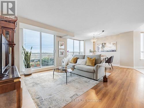 720 - 1700 Eglinton Avenue E, Toronto, ON - Indoor Photo Showing Living Room