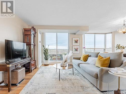 720 - 1700 Eglinton Avenue E, Toronto (Victoria Village), ON - Indoor Photo Showing Living Room