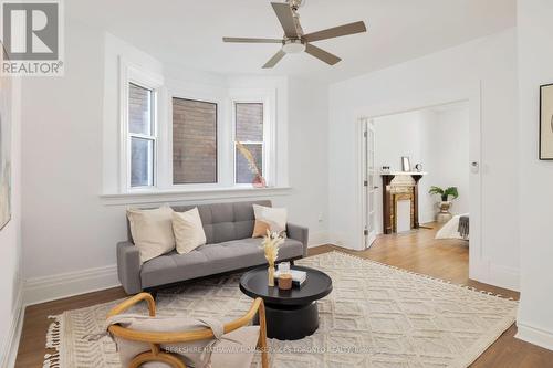 355 Lansdowne Avenue, Toronto (Dufferin Grove), ON - Indoor Photo Showing Living Room