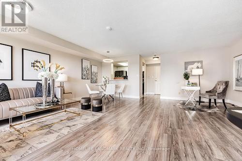 523 - 18 Concorde Place, Toronto (Banbury-Don Mills), ON - Indoor Photo Showing Living Room