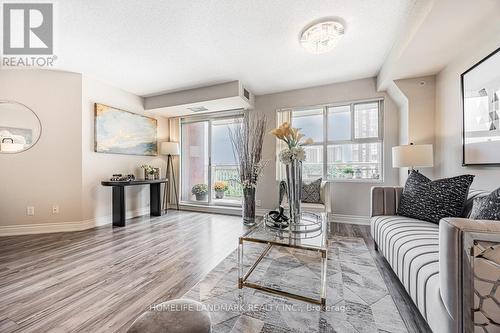 523 - 18 Concorde Place, Toronto (Banbury-Don Mills), ON - Indoor Photo Showing Living Room