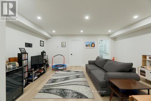 125 Leyton Avenue, Toronto (Oakridge), ON - Indoor