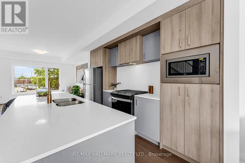 9 Persica Street, Richmond Hill (Oak Ridges), ON - Indoor Photo Showing Kitchen With Double Sink