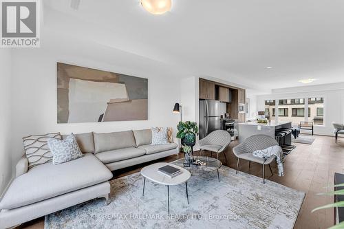 9 Persica Street, Richmond Hill (Oak Ridges), ON - Indoor Photo Showing Living Room