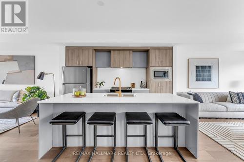 9 Persica Street, Richmond Hill (Oak Ridges), ON - Indoor Photo Showing Kitchen With Upgraded Kitchen