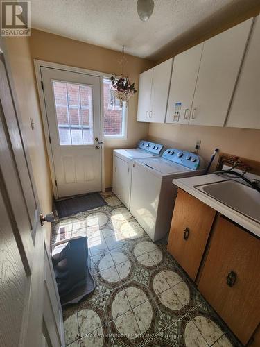 15 Maitland Street, Brampton, ON - Indoor Photo Showing Laundry Room