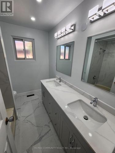 15 Maitland Street, Brampton (Central Park), ON - Indoor Photo Showing Bathroom