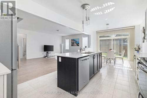 83 Hennessey Crescent, Kawartha Lakes (Lindsay), ON - Indoor Photo Showing Kitchen