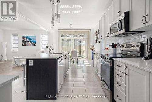 83 Hennessey Crescent, Kawartha Lakes (Lindsay), ON - Indoor Photo Showing Kitchen