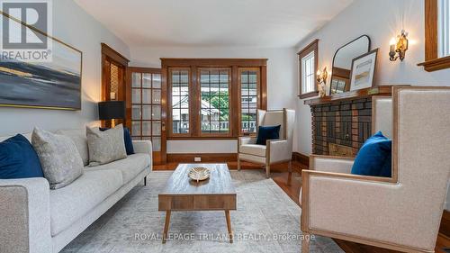 275 Ridout Street S, London, ON - Indoor Photo Showing Living Room