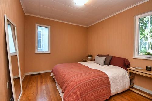 Main floor bedroom - 122 Haddon Avenue S, Hamilton, ON - Indoor Photo Showing Bedroom