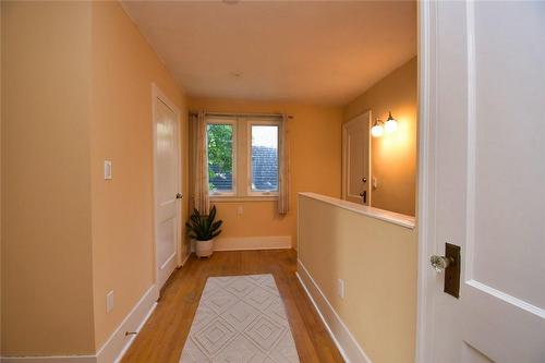 Upper hallway - 122 Haddon Avenue S, Hamilton, ON - Indoor Photo Showing Other Room