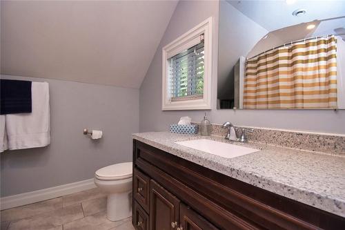 Second floor bathroom - 122 Haddon Avenue S, Hamilton, ON - Indoor Photo Showing Bathroom