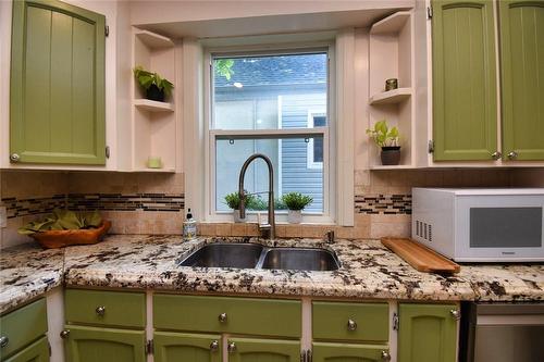 122 Haddon Avenue S, Hamilton, ON - Indoor Photo Showing Kitchen With Double Sink With Upgraded Kitchen