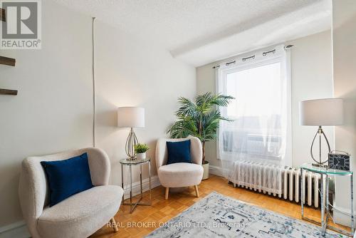 8 Beaver Avenue, Toronto (Dovercourt-Wallace Emerson-Junction), ON - Indoor Photo Showing Other Room