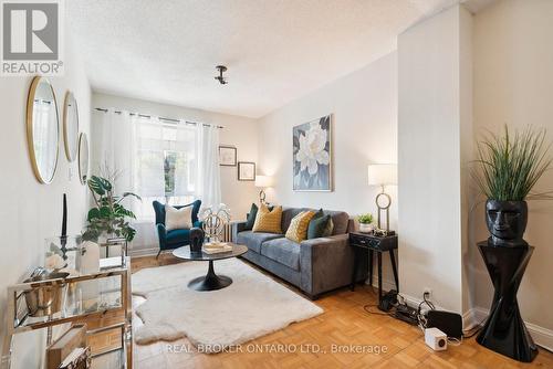 8 Beaver Avenue, Toronto (Dovercourt-Wallace Emerson-Junction), ON - Indoor Photo Showing Living Room