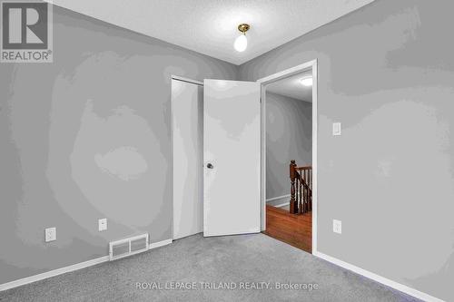 122 Acorn Crescent, London, ON - Indoor Photo Showing Other Room