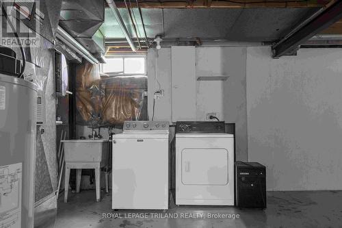 122 Acorn Crescent, London, ON - Indoor Photo Showing Laundry Room