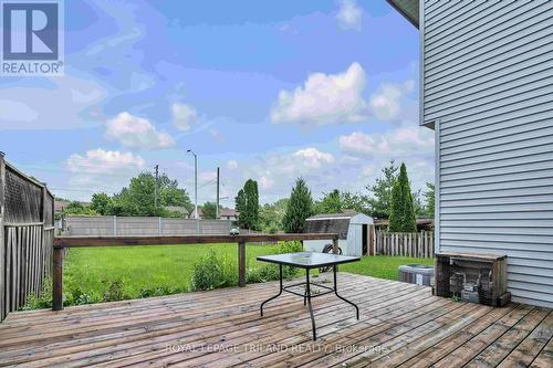 122 Acorn Crescent, London, ON - Outdoor With Deck Patio Veranda With Exterior