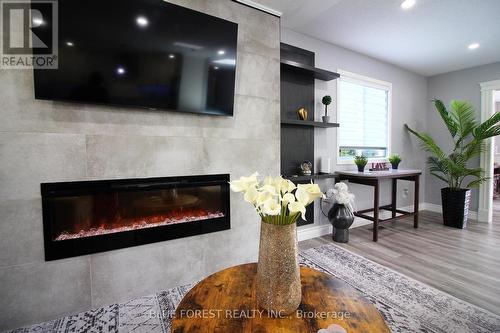 371 Sherwood Avenue, Central Elgin (Belmont), ON - Indoor With Fireplace