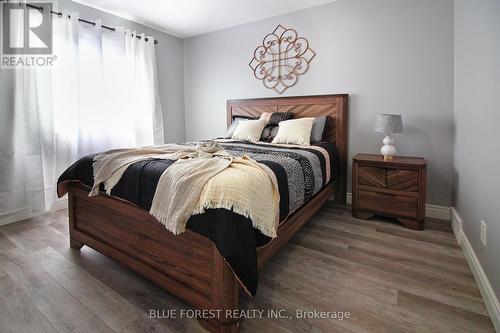 371 Sherwood Avenue, Central Elgin (Belmont), ON - Indoor Photo Showing Bedroom