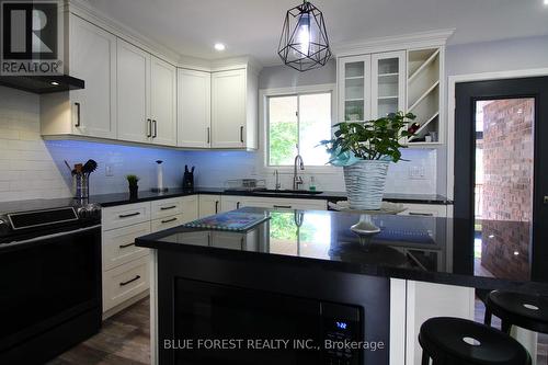 371 Sherwood Avenue, Central Elgin (Belmont), ON - Indoor Photo Showing Kitchen