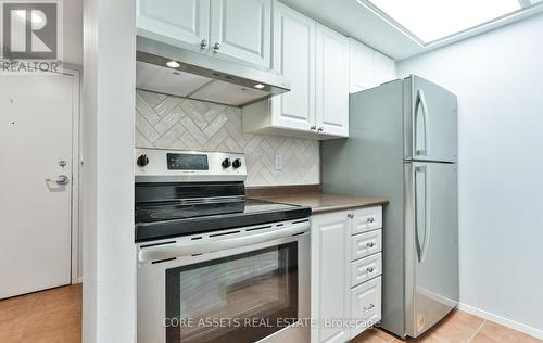 1906 - 705 King Street W, Toronto (Niagara), ON - Indoor Photo Showing Kitchen