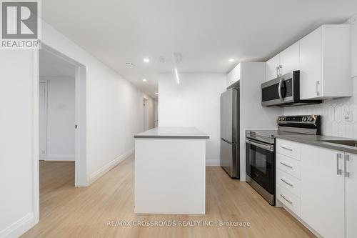 36 Queen Street, Barrie (City Centre), ON - Indoor Photo Showing Kitchen