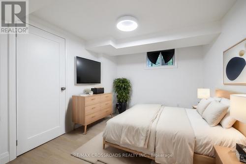 36 Queen Street, Barrie, ON - Indoor Photo Showing Bedroom