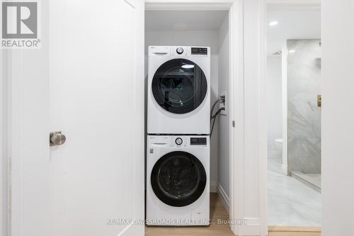 36 Queen Street, Barrie (City Centre), ON - Indoor Photo Showing Laundry Room