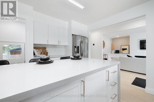 36 Queen Street, Barrie (City Centre), ON - Indoor Photo Showing Kitchen