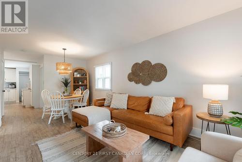 77 Langarth Street W, London, ON - Indoor Photo Showing Living Room