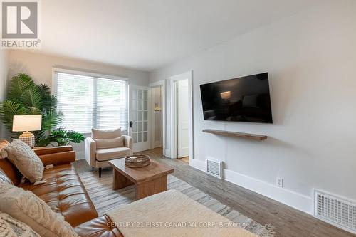 77 Langarth Street W, London, ON - Indoor Photo Showing Living Room