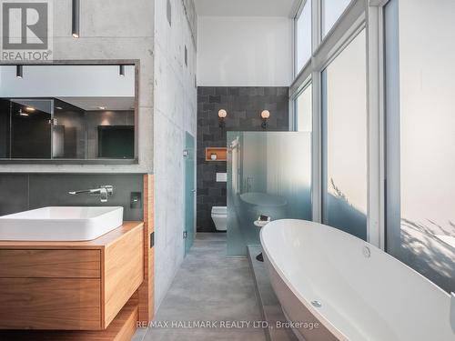 601 - 200 Woodbine Avenue, Toronto (The Beaches), ON - Indoor Photo Showing Bathroom