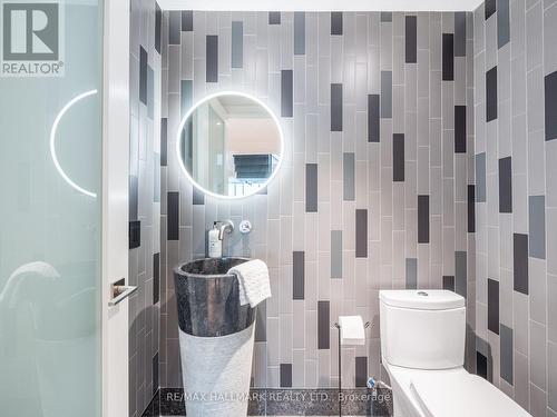 601 - 200 Woodbine Avenue, Toronto (The Beaches), ON - Indoor Photo Showing Bathroom