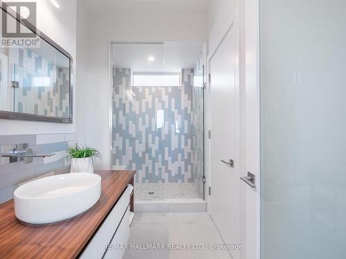 601 - 200 Woodbine Avenue, Toronto (The Beaches), ON - Indoor Photo Showing Bathroom