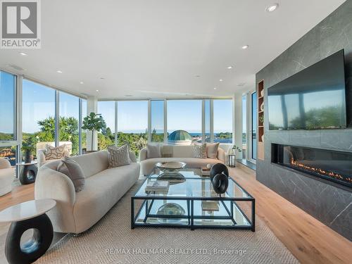 601 - 200 Woodbine Avenue, Toronto (The Beaches), ON - Indoor Photo Showing Living Room With Fireplace