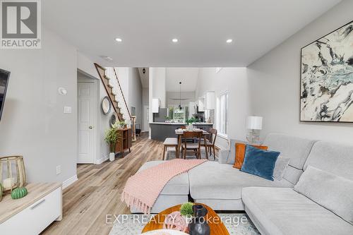 7 - 3045 New Street, Burlington, ON - Indoor Photo Showing Living Room