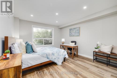 7 - 3045 New Street, Burlington, ON - Indoor Photo Showing Bedroom