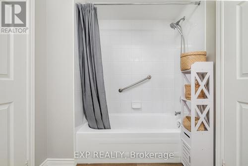 7 - 3045 New Street, Burlington, ON - Indoor Photo Showing Bathroom