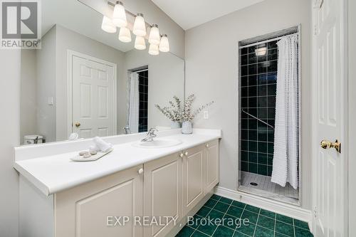 7 - 3045 New Street, Burlington, ON - Indoor Photo Showing Bathroom