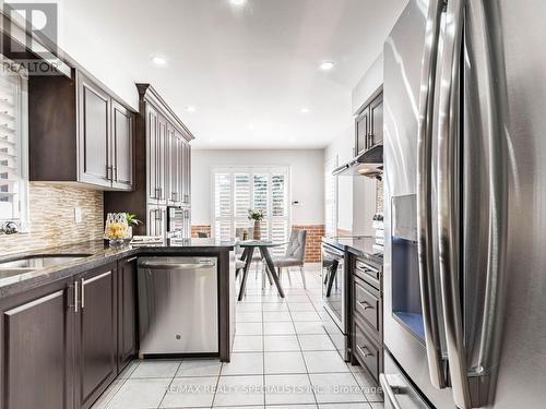 184 Richvale Drive S, Brampton (Heart Lake East), ON - Indoor Photo Showing Kitchen With Upgraded Kitchen