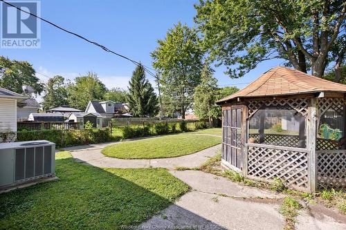 1517 Westminster Boulevard, Windsor, ON - Outdoor With Backyard