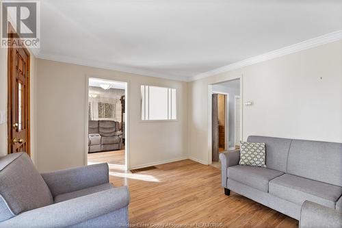 1517 Westminster Boulevard, Windsor, ON - Indoor Photo Showing Living Room